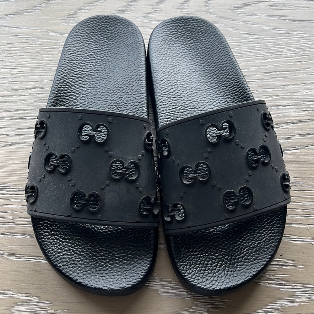 Gucci Rubber GG slide sandals